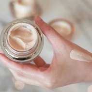 C.l.e d.e p.e.au foundation 10 GAM - Luxurious foundation. The beginning for the most beautiful futu