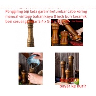 Vintage manual dry chili pepper seed grinder, 8 inch wood material, ceramic iron burr according to t