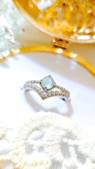 |招財女神戒|A貨翡翠高冰玻淡藍杠蛋面5mm純銀鍍18k蕾絲設計款戒