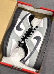 Nike Dunk Low Glitter Swoosh 板鞋 灰白