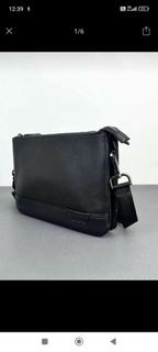 TUMI harrison 真皮黑色斜挎包