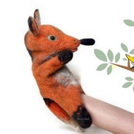 布偶戲用毛線製作的紅狐布偶，環保玩具。