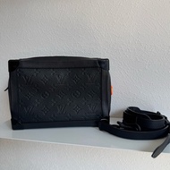 LV黑壓紋皮革方形箱包