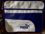 PUMA 藍白撞色斜背包