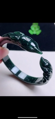 冰種 天然翡翠 緬甸 A玉 玉鐲 • 糯冰種翡翠雕花鐲