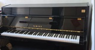 Yamaha 黑色鋼琴 C108