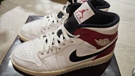 Nike Air Jordan 1 Mid 紅黑白
