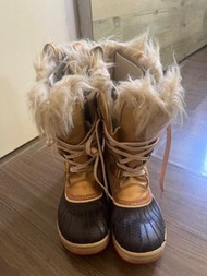 Sorel Youth Snow Boots with fake file trimmings