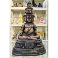 九面富貴佛（供奉型） 由泰國製作九面佛最負盛名的大師 —— 龍普通丹（LP Thongdam） 督造，於 佛曆 2565 年 Wat Tum Tapian Tong 盛大法會中親自加持開光。

