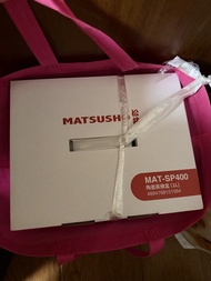 MATSUSHO 松井 品牌生產的 1公升陶瓷蒸燉鍋，型號為 MAT-SP400。