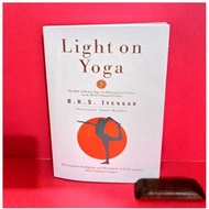 Physical book Light on Yoga Book, Iyengar