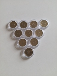 香港:前殖民地:(5元硬幣):80年:代一套:女皇頭:(1980年):81:82:(硬幣膽1983年):84: 85:86:(硬幣膽1987年):88:1989年:共:(10個):1套: