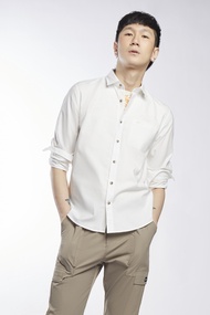 ESP เสื้อเชิ้ตแขนยาวแต่งกระเป๋า ผู้ชาย สีขาว | Regular Fit Shirt with Pocket | 03787