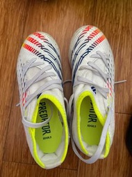 adidas足球鞋