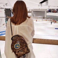 lv mini 後背包限量徽章款 16×22×10  95新 配件肩帶 塵袋