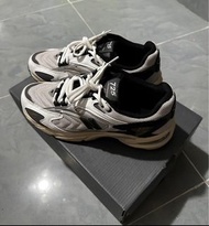 New balance ML725CE