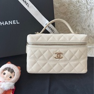 【配件：防塵袋 💕】Chanel 25C lp 大logo 腰線 盒子包 飯盒包 米色 米白色 金扣 荔枝牛皮 肩帶可拆卸 手提 單肩 斜挎