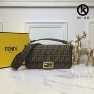 FENDI Ready Stock Model 8BR771 Coffee Baguette Baguette Large Handbag with Flap Design, Equipped wit