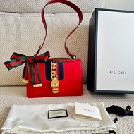 ~~Gucci Sylvie 紅色 緞帶肩背/斜背/手提包 中號~~