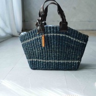 尋寶復古古董包-法國品牌agnes b渡假系列藍色藤編手提包