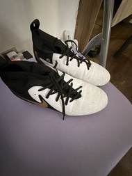 Nike 兒童足球鞋
