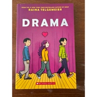 English Comic Book Drama (Raina Telgemeier) 2nd Hand Has Flaws