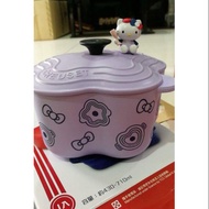Taiwan 711 le creuset x hello kitty purple