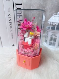 snoopy 粉紅色 永生花 燈 玫瑰 保鮮花 花束 公仔花 玻璃罩 玻璃瓶繡球花 花 生日禮物 畢業禮物 結婚禮物 情人節禮物 情侶禮物 母親節禮物  畢業禮物 浸禮禮物 畢業花 畢業花束 聖誕禮物