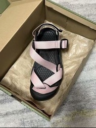 💥現貨💥 甜酷柔霧粉防撞護趾速乾防滑戶外溯溪涼鞋 | KEEN ZERRAPORT II Outdoor Sandals|