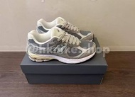new balance 2002r