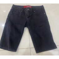 Guess women's slim fit jean shorts, size S, waist 66-68