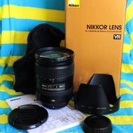 Nikon AF-S 28-300mm NIKKOR 28-300 มม. f/3.5-5.6G ED VR ได้รับการออกแบบมาโดยเฉพาะสำหรับกล้องรูปแบบ FX เพื่อประสบการณ์การถ่ายภาพเทเลโฟโต้ที่ยากจะหาใครเทียบ ช่วงซูมที่สูงถึง 10.7 เท่าช่วยดึงสิ่งที่อยู่ไกลให้เข้ามาอยู่ใกล้ขึ้น และสามารถถ่ายทอดภาพถ่ายและว
