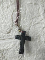 咖麂皮繩黑木頭十字架項鏈