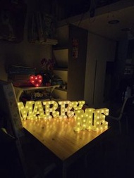 發光字母燈 MARRY ME