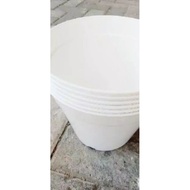 Harga Per Lusin. Pot Bunga Plastik Putih Diameter 17 Cm. Pot Bunga
