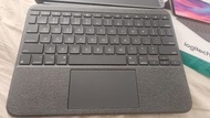 Logitech Combo Touch 保護殻
