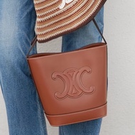 氣質百搭款🦢Celine賽琳焦糖棕全皮凱旋門logo水桶包單肩斜挎包