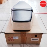 อะไหล่แต่ง H2C ชุดเบาะนั่ง สีดำ ใส่แทนเบาะ2ตอน รหัสสินค้า APK76LJ77100TA สำหรับรถ HONDA SUPER CUB ปี