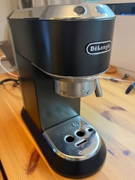 DeLonghi 半自動咖啡機 EC685