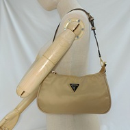 Guess Paris Fashion Show Shoulder Bag Handcarry Bag Beg Tangan Wanita Berjenama Murah
