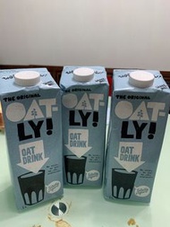 OATLY! 燕麥奶 Oat drink