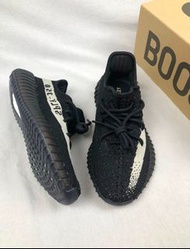 adidas originals Yeezy Boost 350 V2“Oreo” 潮流舒適 織物 低幫跑步鞋 男女同款 黑白