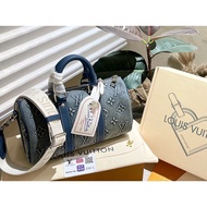 H I G Q U A L T Y Foldable Gift Box 
 K e a l X s Show Denim Pillow Burning R t i r o Bag Logo Ever 