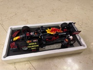 1/18 Minichamps Max Verstappen World Champion 2021 (with finger)