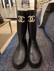 現貨Chanel 香奈兒Jennie同款經典雙C LOGO 橡膠長筒雨靴 雨鞋 黑色/41碼 🉑️無卡/刷卡分期