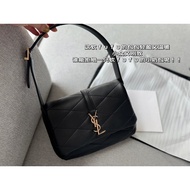 None

Size: 25 * 18cm
New Bag
 
New York 57th Street Name Drop LE57
Delicate Smooth Sheepskin
Ladder