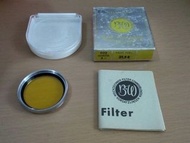 B+W 35.5E Gelbmittel  3X “螺絲牙”  35.5mm 黑白菲林用  Middle Yellow 中黃色濾鏡， 配用 如 Agfa, 東德 Carl Zeiss Jena  50/2.8 Tessar, Meyer 50/2.9 Trioplan 和早期銀色鏡頭.....。黃色濾鏡是適合用在黑白菲林相機，黃色是最基本的，現在售賣這中黃色 Filter 拍攝黃色嘅東西會變成最淺色嘅灰白，主要效果是天空藍色更加變得更深的灰色，凸顯雲層白色層次高反差! 全新舊貨