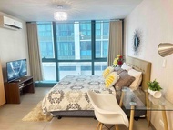 A Residence with a Mall and Nightlife @ Uptown BGC