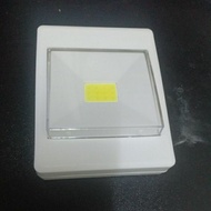 Lampu emergency/battery terang