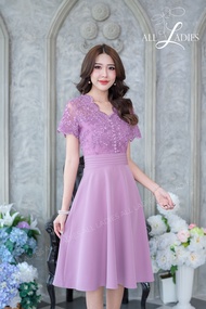 🎀 All Ladies 🎀 เดรสเสื้อลูกไม้เงาปักกระดุม สำหรับคนชอบชุดใส่ง่าย แต่เรียบหรู ผ้าลูกไม้ปักเงาสวยมาก ๆ